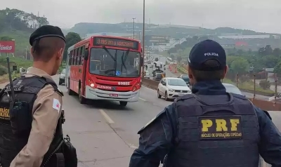 Após 16 horas, faixas da BR-381, em Betim, são liberadas, diz PRF