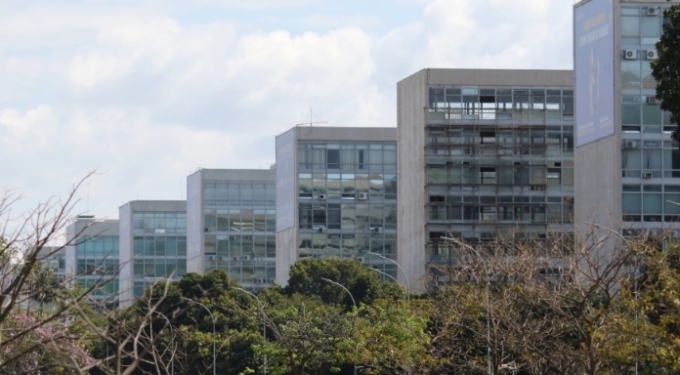 Novo governo Lula dever&aacute; ter pelo menos 33 ministros